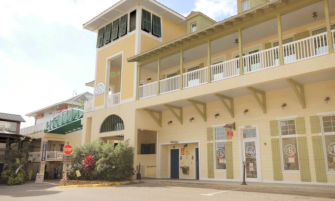 Madeira Beach Apartment | John's Pass Hotel