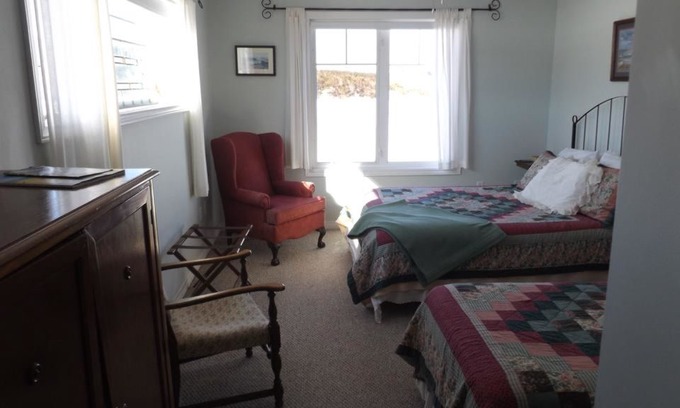 Hermanville Bed & Breakfast | Johnson Shore Inn - PEI - Rooms 2 & 4 - First Floor Triple - Queen bed and a twin