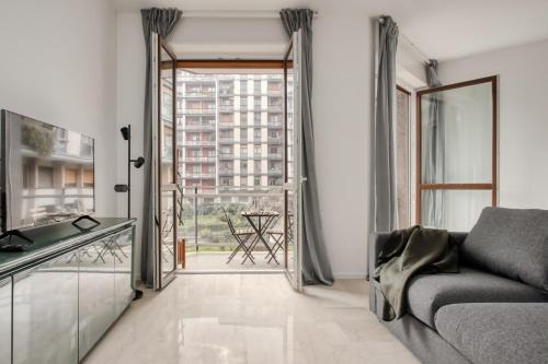 Ponte Seveso Apartment | JOIVY Beautiful and modern apartment with 2 balconies