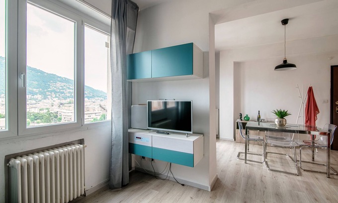 Como Apartment | JOIVY Family Flat W/Balcony