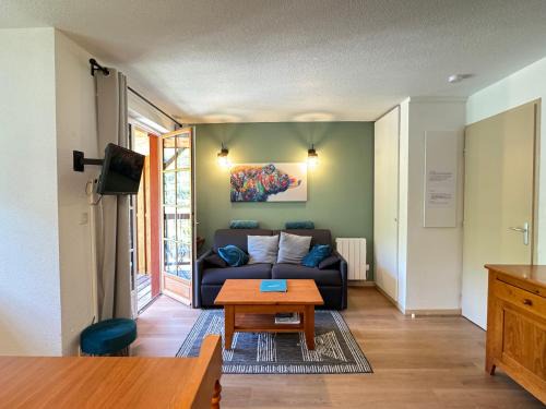 Cauterets Apartment | Joli duplex pr 5p, parking, balcon, piscine été