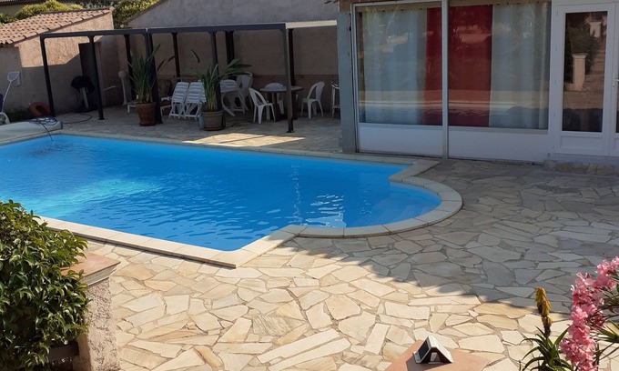 Pignans House | Joli T1 Avec Piscine et Parking Privé