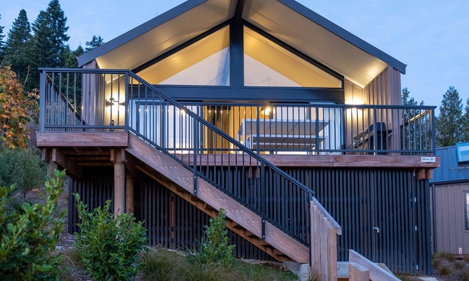 Hanmer Springs Cottage | Jollies Lodge - Hanmer Springs Townhouse