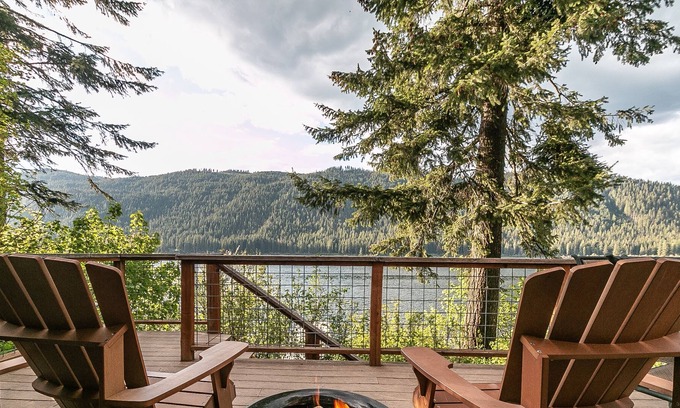 Leavenworth Cabin | Journey's End on Fish Lake