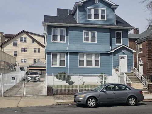 Weequahic Apartment | Judees Comfort 1 Charming 1 bedroom Studio walking distance to Hospital Public Transportation to New York City Airport Downtown Newark Restaurants and night life