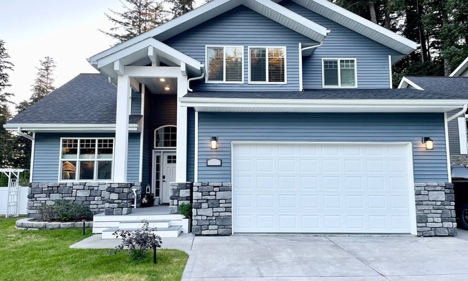 Juneau House | Juneau Gem: Hot Tub & Stunning Mountain Views