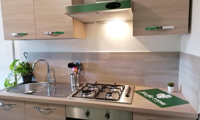 Quartu Sant'Elena Apartment | Jungle Room