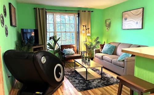 Hancock Apartment | Jurassic Dino Suite Jiminy-Must See Sleeps 4