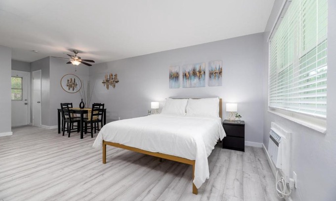 Wilton Manors Apartment | Just Off The Drive 5
