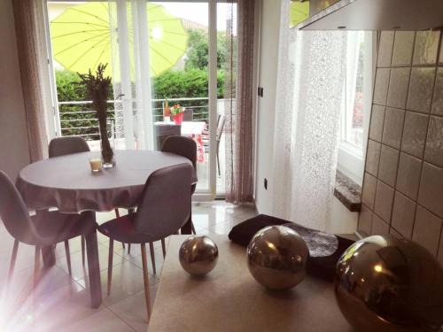Sarsoni Apartment | K&D