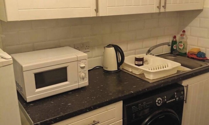 Drumchapel Apartment | π‘ Kaffuhsmartt: Peaceful Family Retreat Near Shops & Transit
