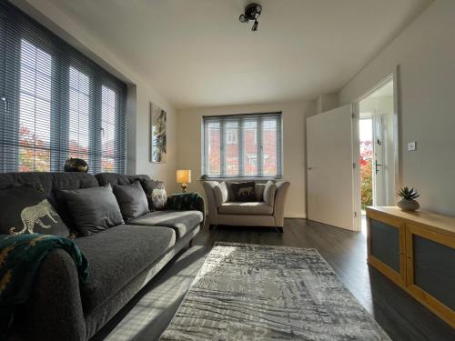 Twigworth House | Kale Drive House Long Stays Welcome Free Parking, Sleeps 6