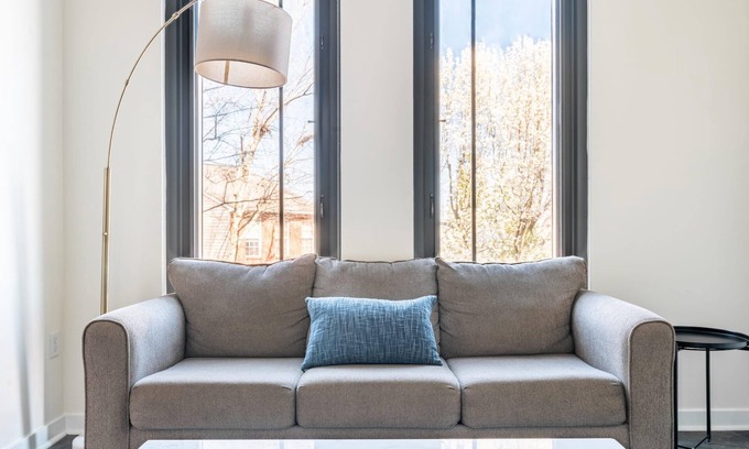 Del Ray Apartment | Kasa Homey Studio Fire Pit Alexandria