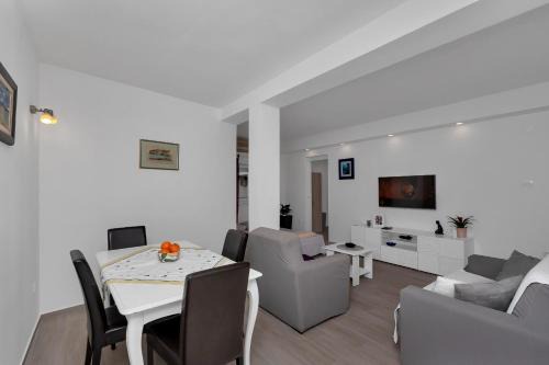 Bili brig Apartment | Katja