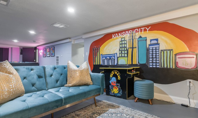 Riverview House | KC Fun House with Pool Table & Arcade Games - 7 min to PNL!