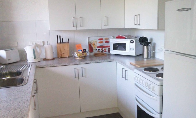 Crawley Apartment | Kenata 4 next to UWA free Wi-Fi