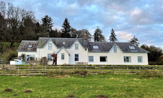 Saint John's Town of Dalry Cottage | Kenmure Kennels - a house that sleeps 14 guests in 8 bedrooms
