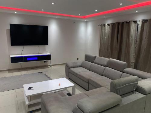 Nguekhokhe Villa | Keur Eldjena Villa 6 Chambre Wifi Tv UHD Piscine