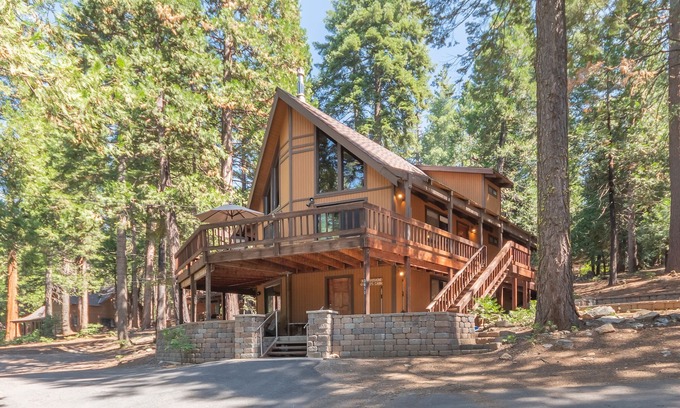 Dorrington Cabin | Kevko's Cabin - Classic Chalet in Big Trees Village - Pool Table, Pet-Friendly