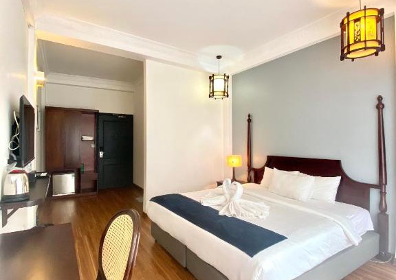 Hang Trong Hotel | Khách Sạn Thủ Đô Formerly Impressive Hotel