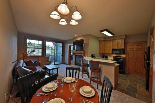 Granby Apartment | Kicking Horse Lodges 3-202
