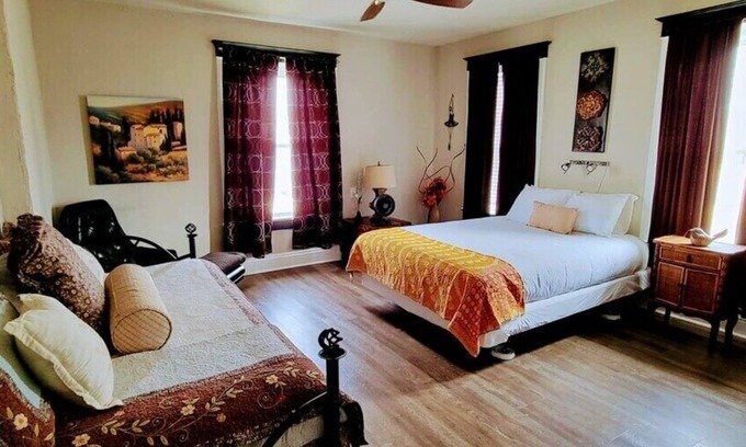 Pacific House | Kid and pet friendly 2 nd floor duplex