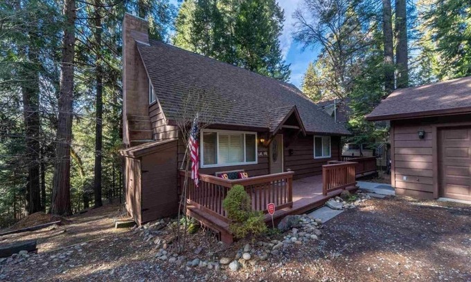 Mi-Wuk Village House | Kid & Pet Friendly Beautiful Fully Functioning Cabin Sleeps 8