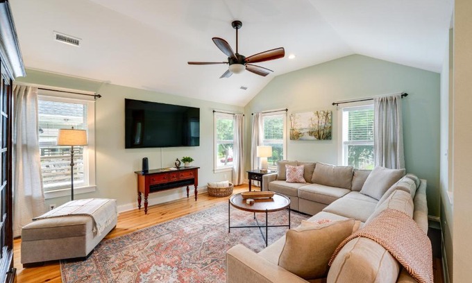 Colington House | Kill Devil Hills Retreat with Gas Grill and Deck!