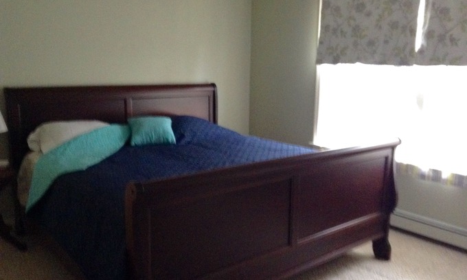 Amherst House | kimball upstairs: Private Elegant 2 Bedroom Close To Everything In The Valley