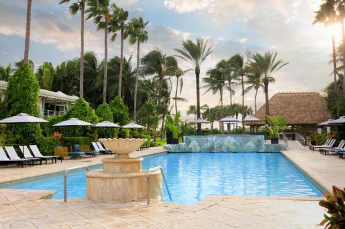 City Center Resort | Kimpton Surfcomber Hotel by IHG