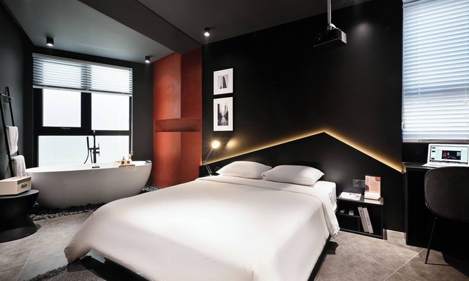 District 10 Apartment | Kin Wander Tan Binh, The Mountain