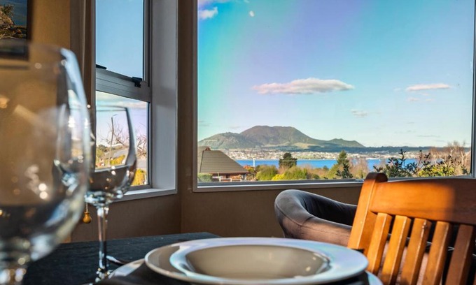 Taupo House | Kinder Cottage - Taupo