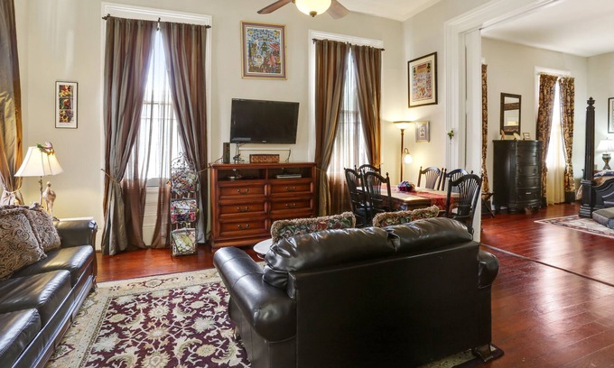 Faubourg Livaudais Apartment | King bed, Queen pull-out sofa in this 1860s mansion with Fantastic Location!