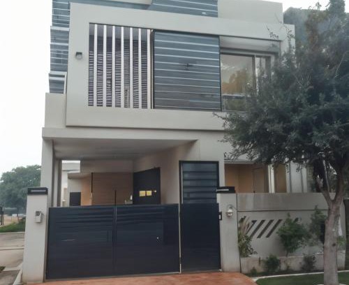 Lahore Apartment | King Villa's DHA -3 Bedrooms Home Near Airport & Raya