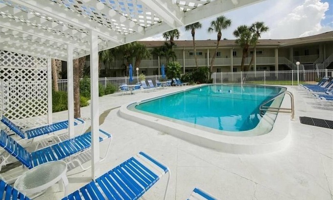 Saint Armands Key Condo | Kingston Arms in Sarasota