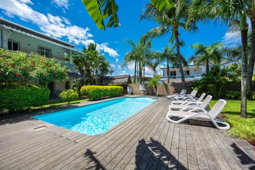 Pointe aux Canonniers Apartment | Kisana Residence - Spacious studio with balcony, shared pool and garden