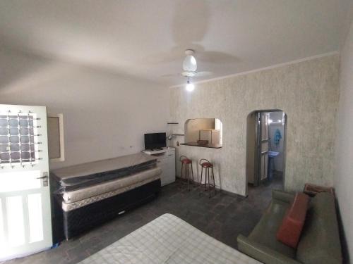 Canto do Forte Villa | Kitnet térrea com cozinha e ar-condicionado