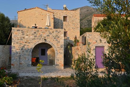 Pyrgou Dirou House | Kivotos Mani