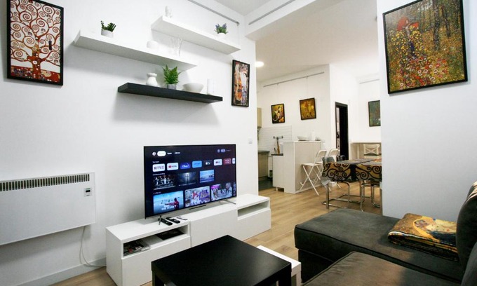 Zvezdara Apartment | Klimt Business Grade All New Comfortable Apartment