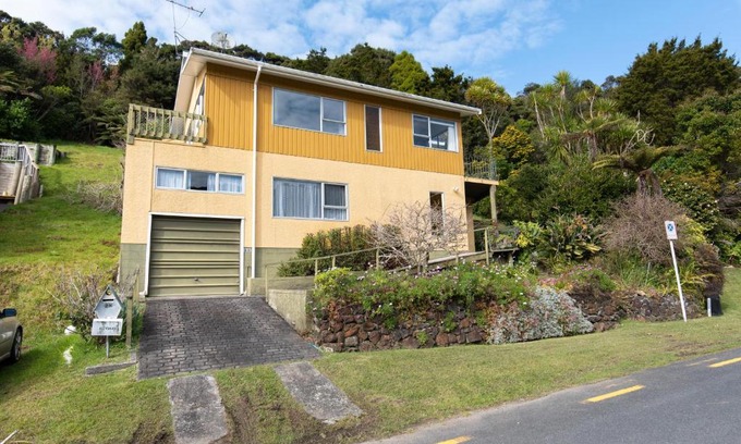 Paihia House | Knights Retreat - Paihia Holiday Home