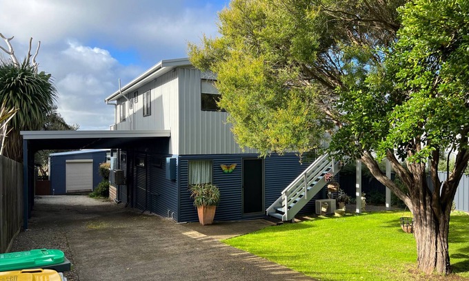 Smiths Beach House | Kokomo - Family and dog friendly with great views in Smiths Beach