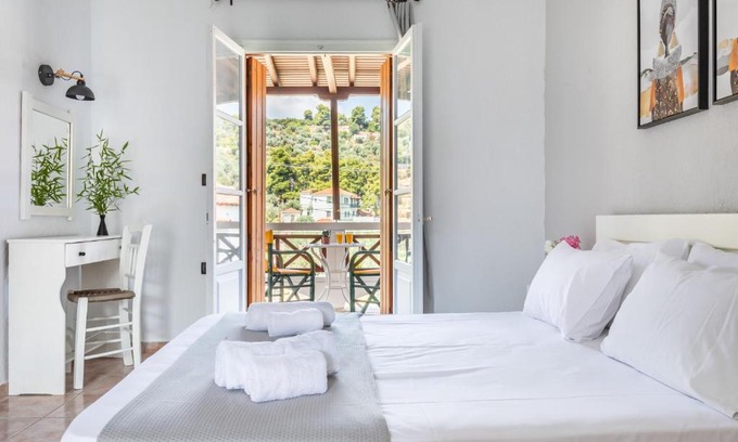 Skopelos Apartment | Konstantina Studios