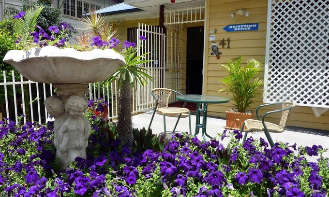 Spring Hill House | Kookaburra Inn