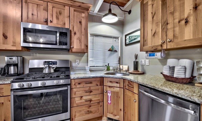 Pioneer Trail House | Kulow Comfy Cabin 3BR, 2BA