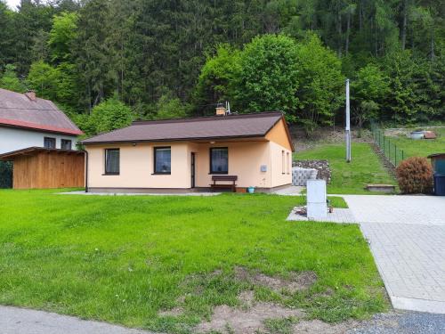 Lisny House | Líšný 105 celý nový dům se zahradou u Jizery a cyklo-stezky New house by Jizera river and bicycle path