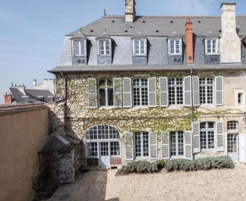 Bourges Apartment | L'hôtel de Panette, charpente historique - cathédrale