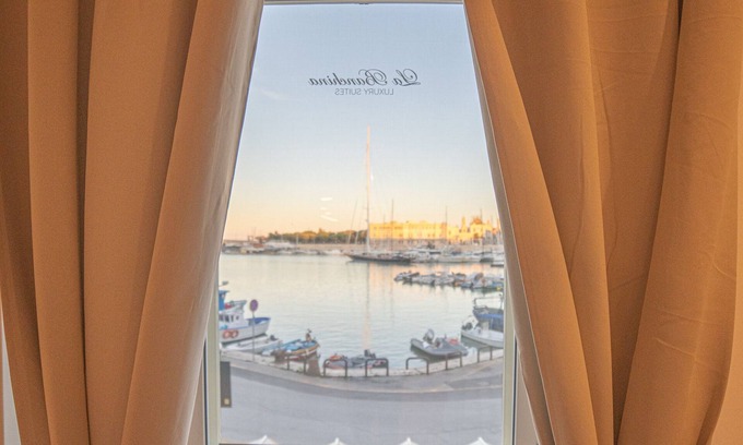 Trani House | LA BANCHINA LUXURY SUITES