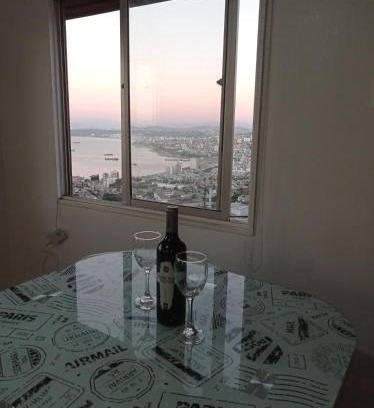 Valparaiso Apartment | La Casa Alegre