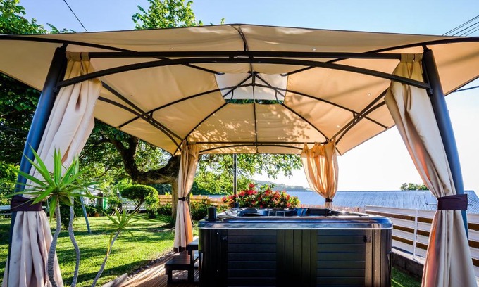 Petite-Ile House | La Case des Camomilles