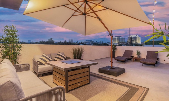 Pico-Union House | LA Cityscapes views w/Rooftop, New construction and Fresh Stylish Furnishings.